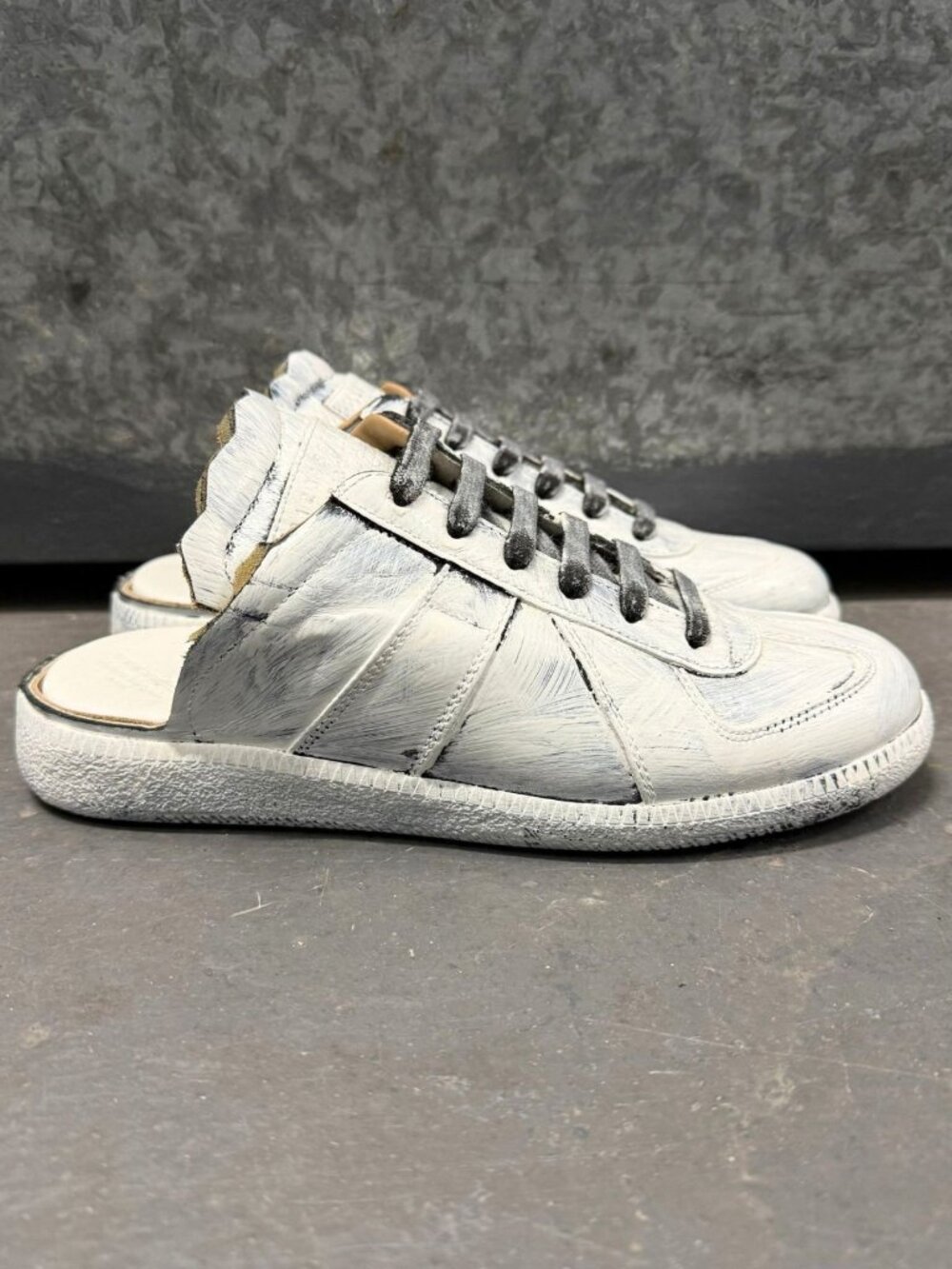 MAISON MARTIN MARGIELA GAT White Painted Leather Cut-Out Low Top Sneakers
